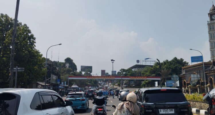 Kondisi terkini pantuan lalu linta di Simpang Gadog Puncak Bogor, Foto/Isitimewa