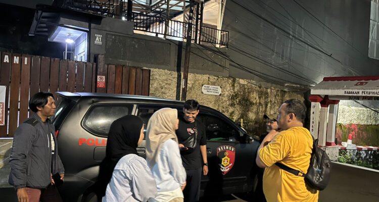 jajaran Polsek Bogor Timur bersama Unit PPA Sat Reskrim Polresta Bogor Kota bergerak cepat menyambangi rumah pemilik akun sekaligus pelapor pada Selasa (12/5/2026) malam, Foto/Isitimewa