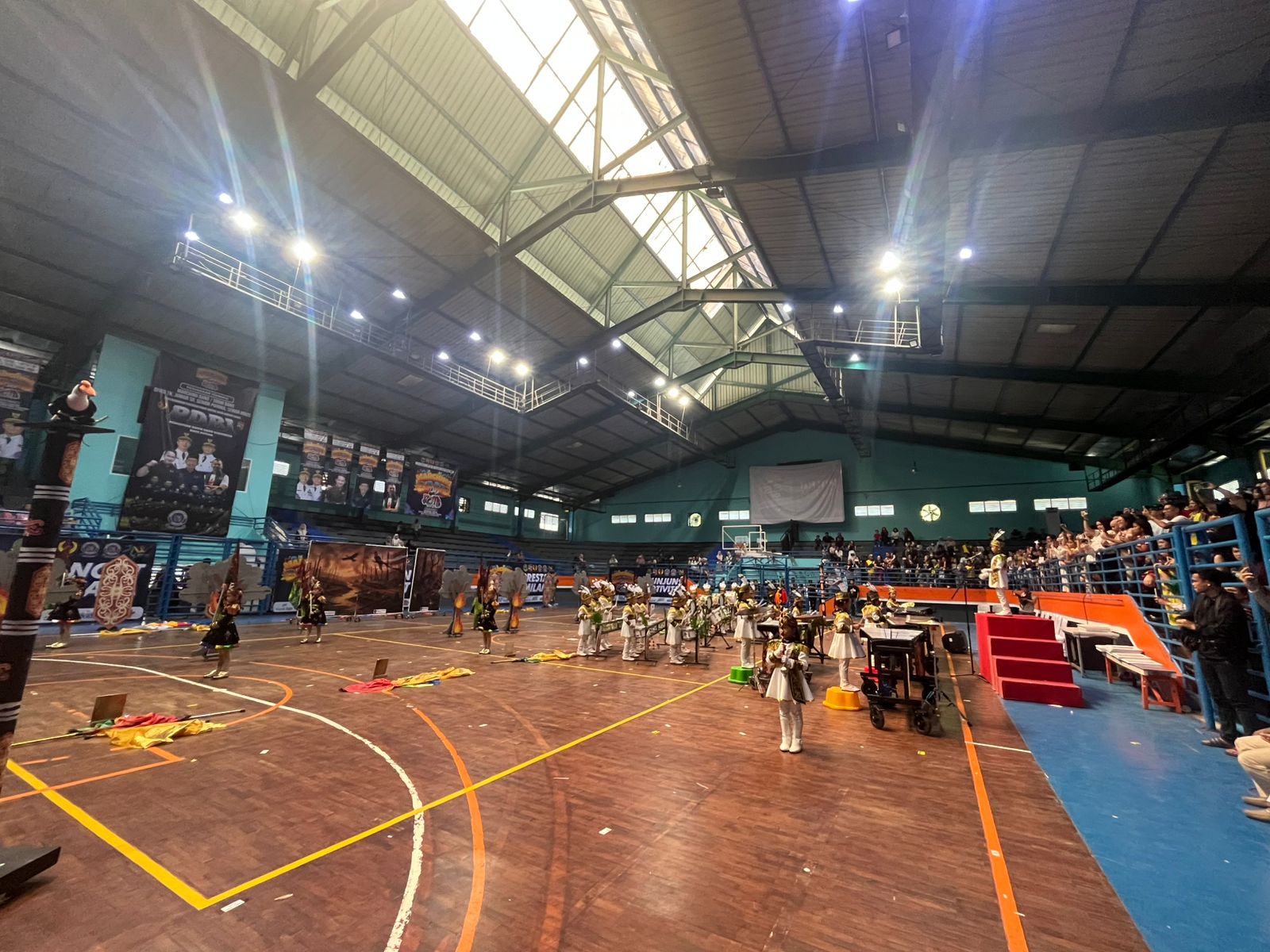 Sala satu perserta yang tampil di Festival Open Marching Band (FOMB) Jawa Barat 2026 yang digelar di GOR Indoor A Pajajaran, Kota Bogor, Foto/Adi Wirman