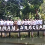 Foto bersama Petingg Kebun Raya Bogor di Taman Araceae, Foto/Maya Melina