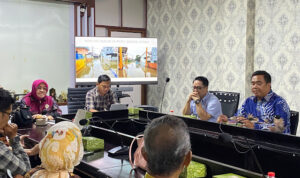 Komisi II Dewan Perwakilan Rakyat Daerah (DPRD) Kota Bekasi menggelar Rapat Kerja untuk menindaklanjuti keluhan warga terkait permasalahan banjir yang kerap melanda Perumahan Dosen IKIP, Setwan DPRD Kota Bekasi