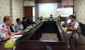 Komisi II Dewan Perwakilan Rakyat Daerah (DPRD) Kota Bekasi menggelar Rapat Kerja (Raker) untuk mengevaluasi palang pintu perlintasan sebidang kereta api dan mematangkan rencana pembangunan Flyover Bekasi Timur, Foto/Setwan DPRD Kota Bekasi