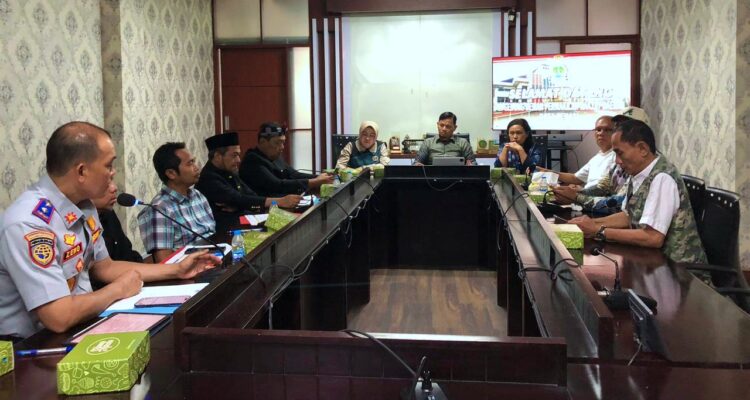 Komisi II Dewan Perwakilan Rakyat Daerah (DPRD) Kota Bekasi menggelar Rapat Kerja (Raker) untuk mengevaluasi palang pintu perlintasan sebidang kereta api dan mematangkan rencana pembangunan Flyover Bekasi Timur, Foto/Setwan DPRD Kota Bekasi