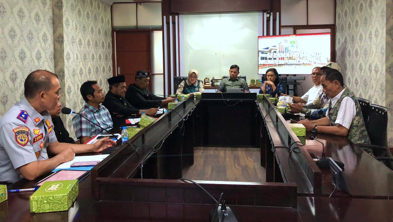 Komisi II Dewan Perwakilan Rakyat Daerah (DPRD) Kota Bekasi menggelar Rapat Kerja (Raker) untuk mengevaluasi palang pintu perlintasan sebidang kereta api dan mematangkan rencana pembangunan Flyover Bekasi Timur, Foto/Setwan DPRD Kota Bekasi