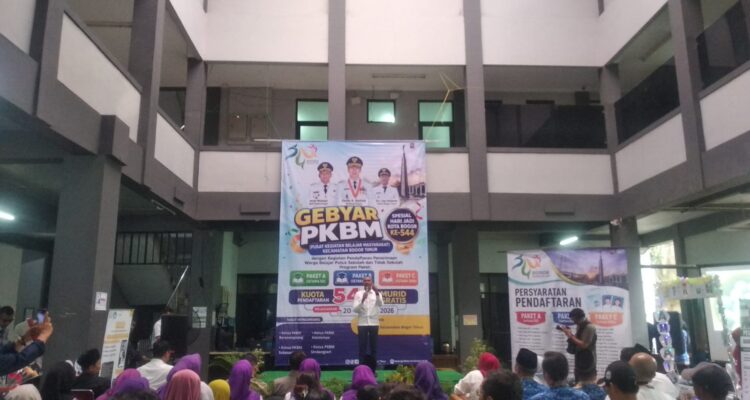 Wakil Walikota Bogor, Jenal Mutaqin saat membuka Pusat Kegiatan Belajar Masyarakat (PKBM) di Kecamatan Bogor Timur, Foto/Maya Melina