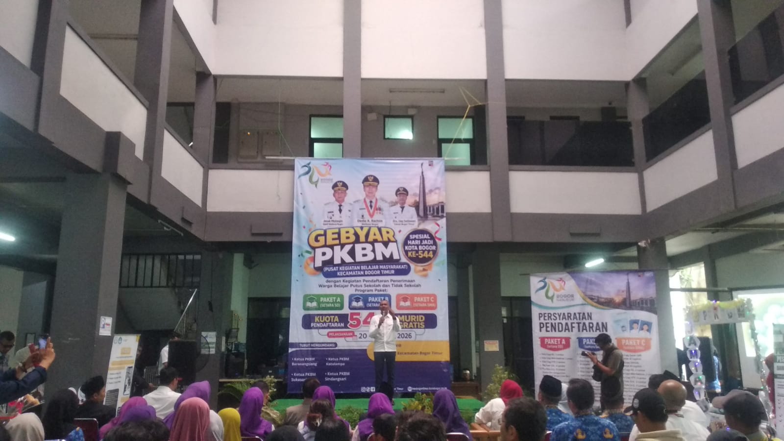 Wakil Walikota Bogor, Jenal Mutaqin saat membuka Pusat Kegiatan Belajar Masyarakat (PKBM) di Kecamatan Bogor Timur, Foto/Maya Melina