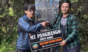 Dua Pendaki Gunung yang menaiki Gunung Pangrango, Foto/Isitimewa Dua Pendaki Gunung yang menaiki Gunung Pangrango, Foto/Isitimewa