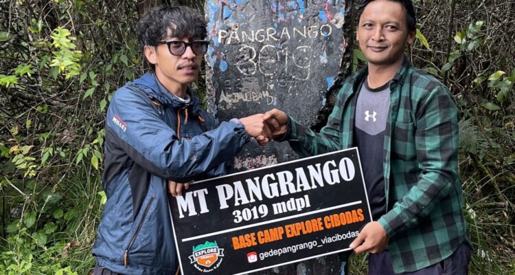 Dua Pendaki Gunung yang menaiki Gunung Pangrango, Foto/Isitimewa