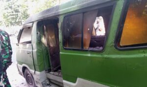 Satu unit angkutan kota (angkot) jurusan Salabenda–Pasar Anyar hangus terbakar, Foto/Isitimewa
