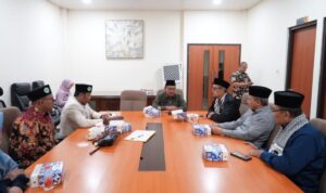 Ketua DPRD Kota Bekasi, Dr. Sardi Efendi, S.Pd., M.M., menerima kunjungan audiensi dari dua organisasi kemasyarakatan yang berbeda, Foto/Setwan DPRD Kota Bekasi