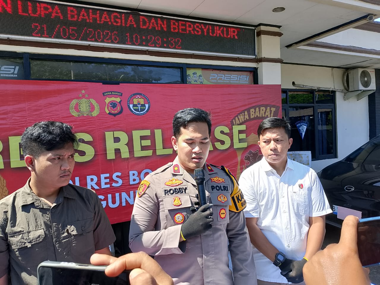 Kapolsek Gunung Putri, Kompol Aulia Robby Kartika Putra