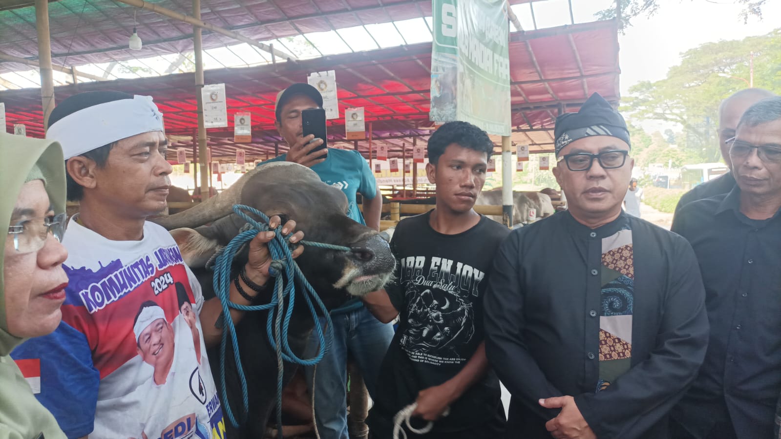 Sekda Kota Bogor saat meninjau lokasi lapak hewan qurban di Bubulak, Foto/Maya Melina