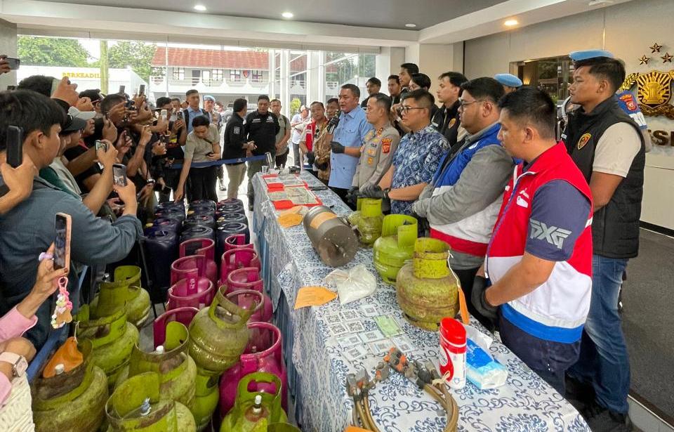 Polres Bogor bersama Pemerintah Kabupaten Bogor saat melakukan pres rilis pengungkapan Tambang Ilegal, Foto/Isitimewa