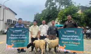 Pneyerahan hewan Qyrban dari Citiplaza Bogor kepada melalui Masjid Al Qomar dan Masjid Al Hidayah. Foto/Adiwirman