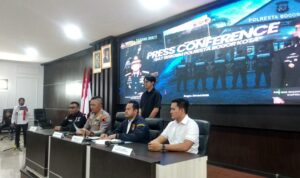 Polisi melakukan pres rlis terkait kasus pembunuhan terhadap wanita yang mayatnya di buang ke Jalan Sholeh Iskandar, Foto/ISitimewa