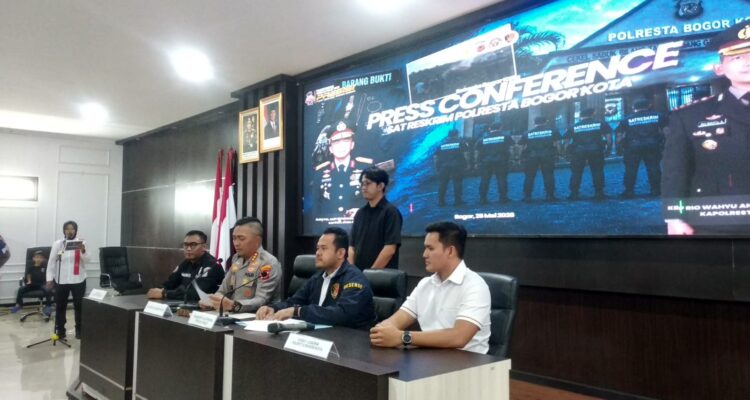 Polisi melakukan pres rlis terkait kasus pembunuhan terhadap wanita yang mayatnya di buang ke Jalan Sholeh Iskandar, Foto/ISitimewa