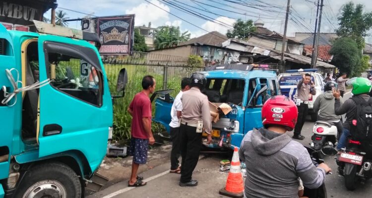 kondisi angkot yang mengalami kecelakaan di Cibungbulang Bogor, Foto/Isitimewa