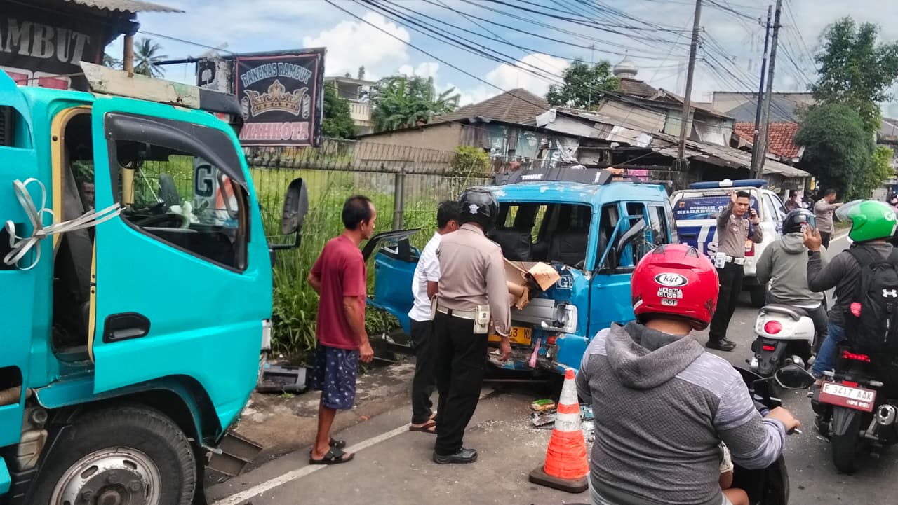 kondisi angkot yang mengalami kecelakaan di Cibungbulang Bogor, Foto/Isitimewa