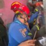 Rescue Damkar Kabupaten Bogor saat mengevakuasi seorang pria yanmg tewas tenggelam dan tenggelam di dalam sumur,Foto/Istimewa