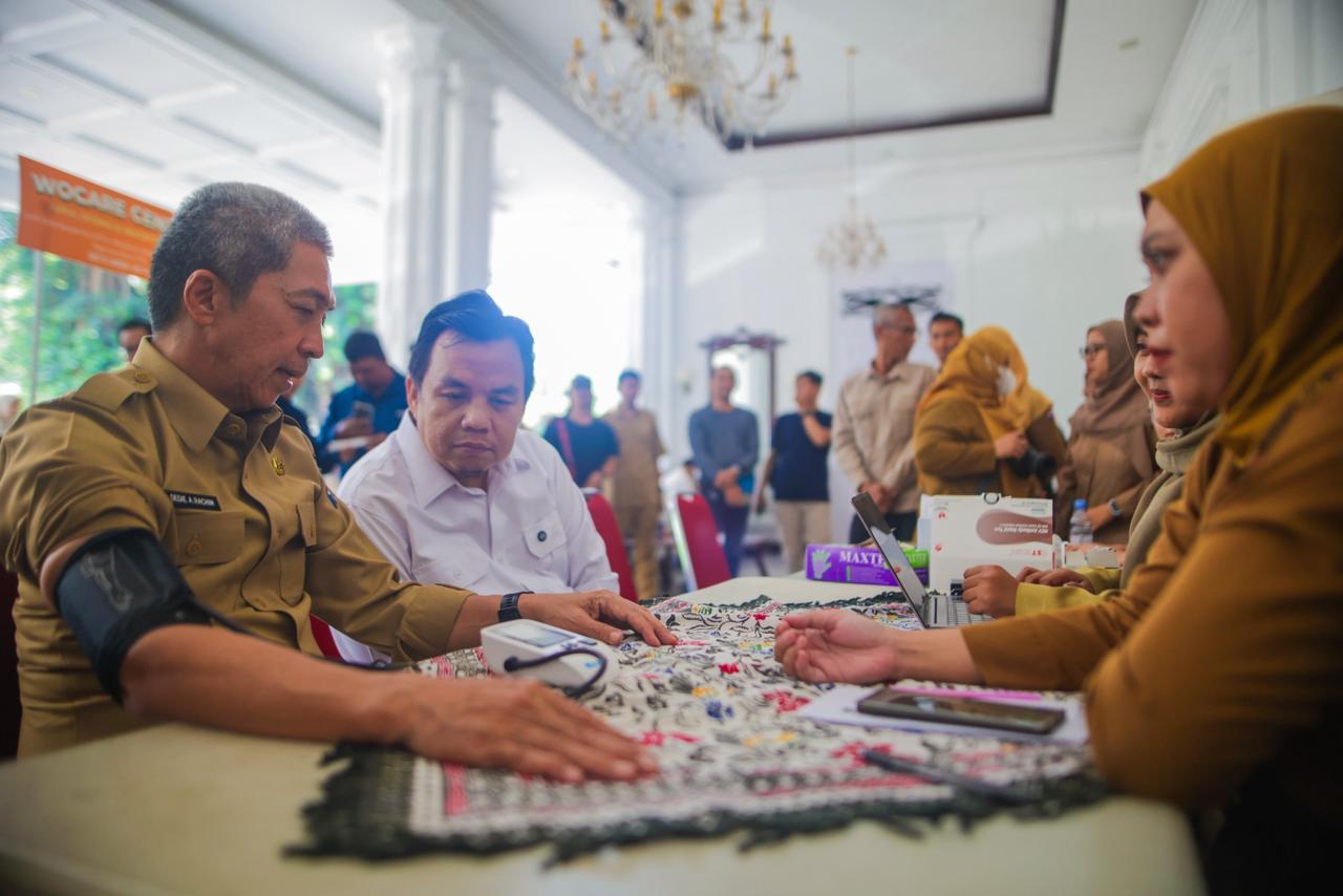 Wali Kota Bogor, Dedie A Rachim saat mengikuti Cek Kesehatan Gratis (CKG), Foto/Diskiminfo Kota Bogor