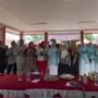 Anton bersama Sarwin dan Ketua PKK Kota Bekasi Wiwik menghadiri peluncuran Kampung Jajanan Pasar serta kegiatan pelatihan jajanan pasar
