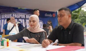 Salah satu orang yang membuat papspord di CFD Cibinong oleh Imigrasi Bogor, Foto/Istimewa Salah satu orang yang membuat papspord di CFD Cibinong oleh Imigrasi Bogor, Foto/Istimewa