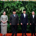 Presiden Prabowo Subianto berfoto bersama dengan Wakil Presiden RI, Ketua DPR RI, dan para Wakil Ketua DPR RI pada acara Pidato Presiden RI pada Rapat Paripurna DPR RI ke-19 Masa Persidangan V Tahun Sidang 2025-2026 dalam Rangka Penyampaian Kerangka Ekonomi Makro (KEM) dan Pokok-Pokok Kebijakan Fiskal (PPKF) Rancangan Anggaran Pendapatan dan Belanja Negara (RAPBN) Tahun Anggaran 2027 yang digelar di Ruang Rapat Paripurna Gedung Nusantara MPR/DPR/DPD RI, Jakarta, pada Selasa, 20 Mei 2026. Foto: BPMI Setpres