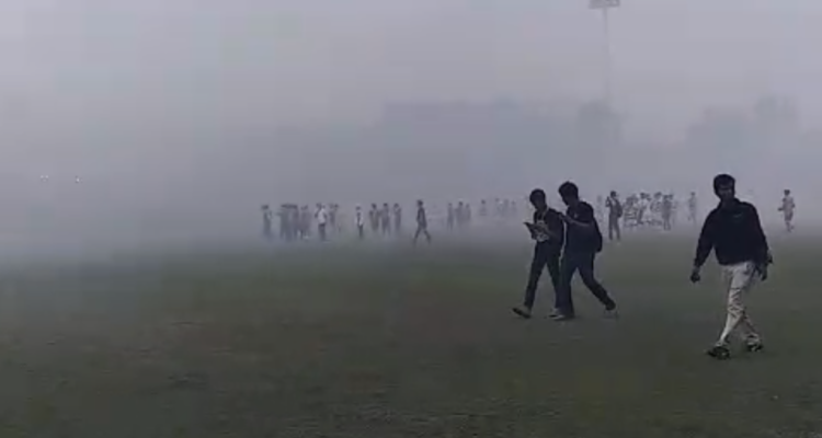 Kondisi terkini di stadion mini Cibinong saat kerusuhan, Foto/Maya Melina