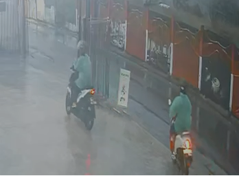 detik detik pelaku curanmor di Bogor bawa motor scoopy terekam CCTV