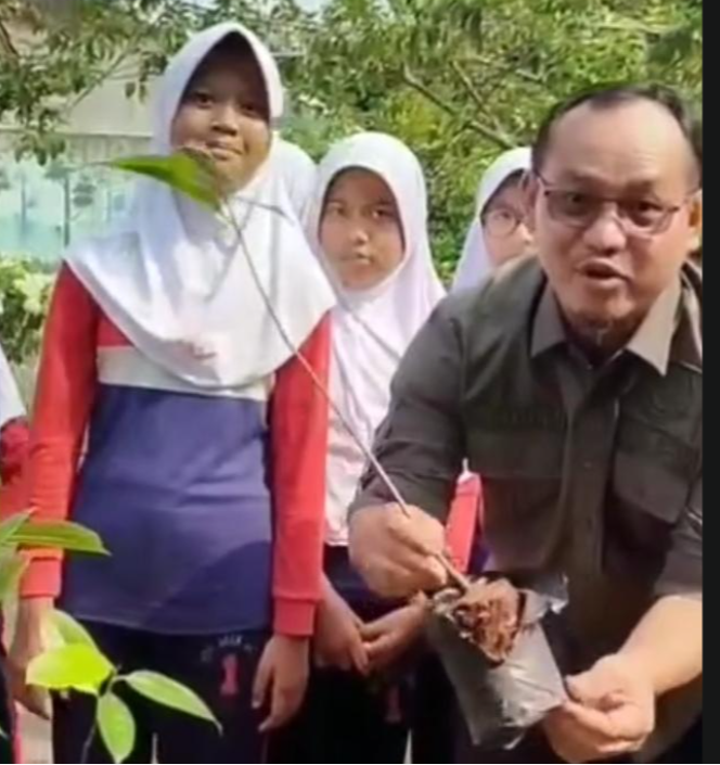 Ketua DPRD Kota Bekasi, Dr. Sardi Efendi, Foto/ISitimewa