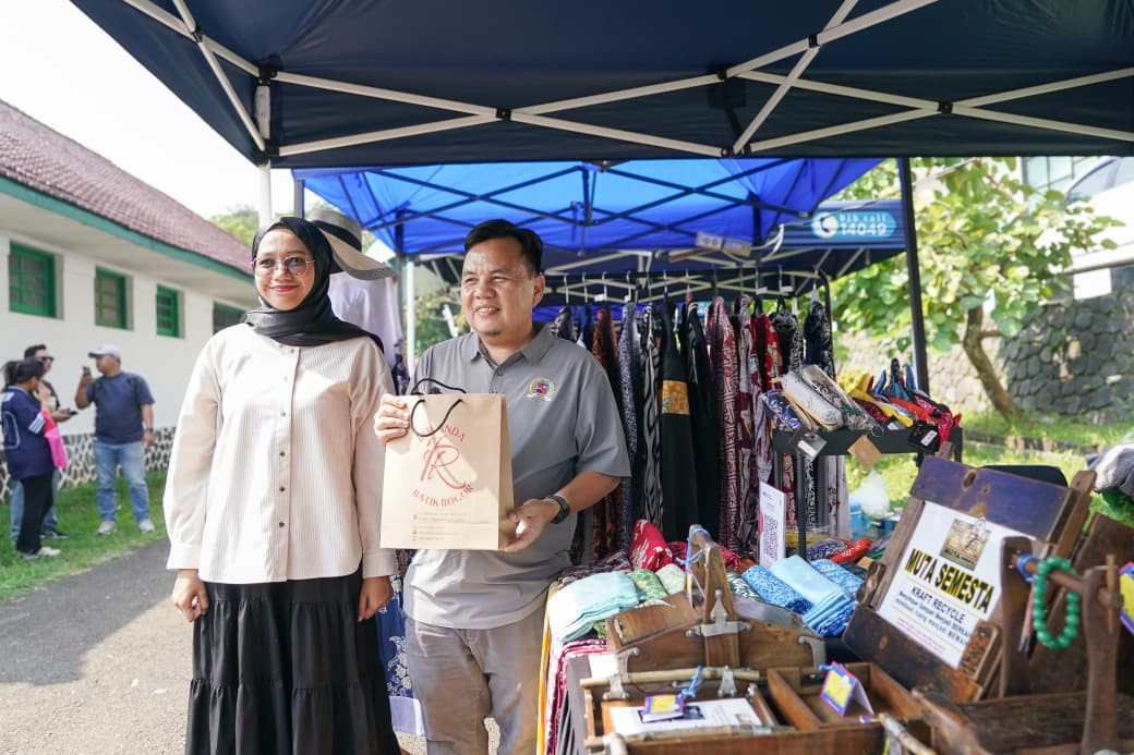 Ketua DPRD Kogor Adityawarman Adil saat mengikuti Bazzar UMKM, Foto/Setwan DPRD KOta Bogor