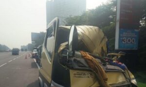Kondisi truk yang ringsek saat mengalami kecelakaan d, Foto/Isitimewa To Jagorawi