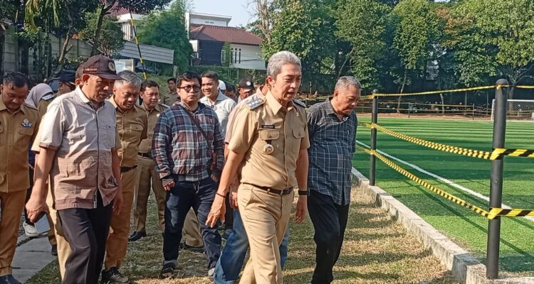 Wali Kota Bogor saat meninjau lokasi lapangan minisoccer TYasmin Bogor, Foto/Maya Melina