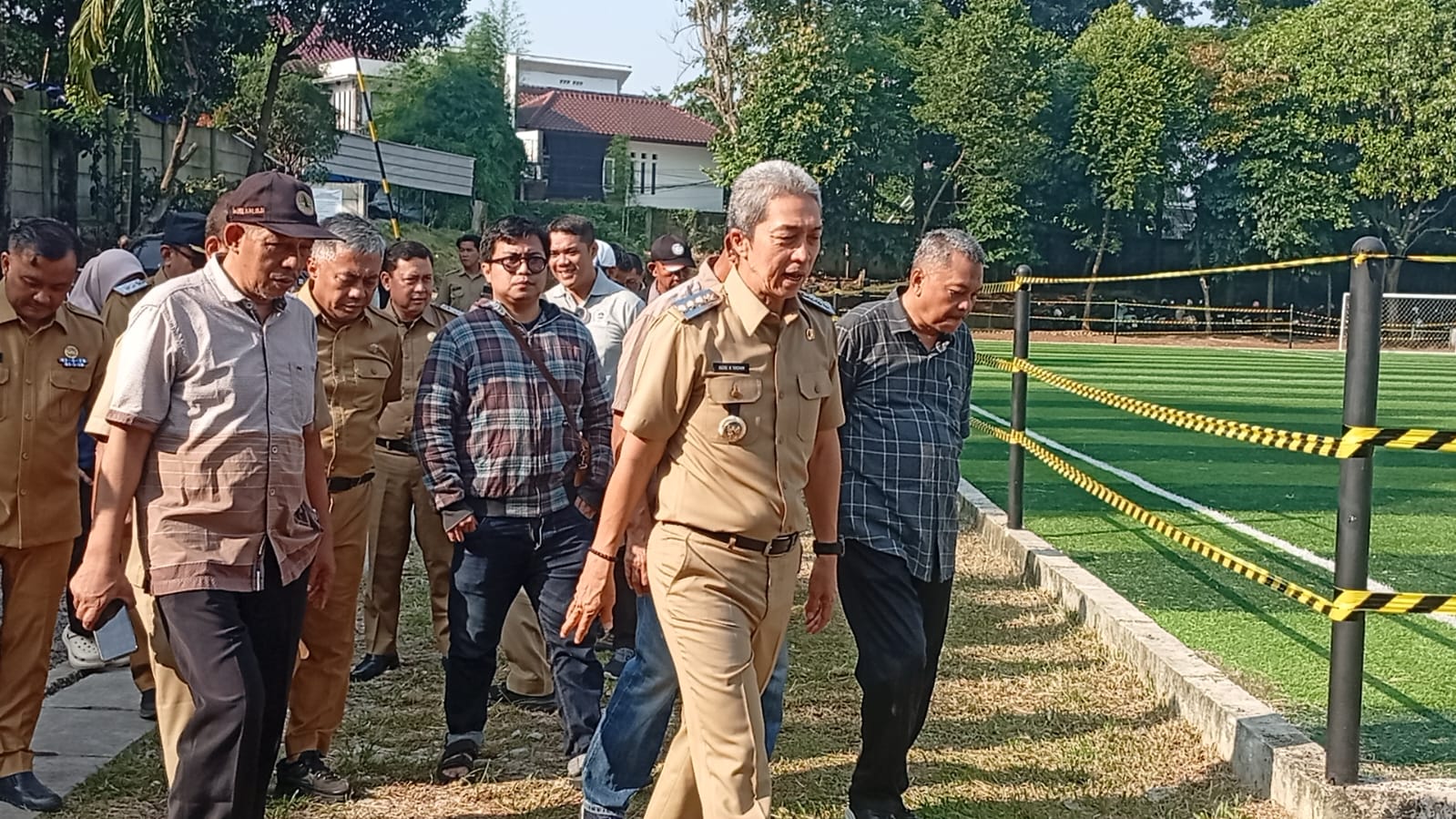 Wali Kota Bogor saat meninjau lokasi lapangan minisoccer TYasmin Bogor, Foto/Maya Melina