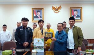 Ketua DPRD Kota Bekasi, Dr. Sardi Efendi, S.Pd., M.M., bersama dengan Anggata Komisi I, Muhammad Kamil, S.E.I., menerima Kunjungan Legislatif dari BEM & DPM Universitas Bhayangkara Jakarta Raya (Ubhara Jaya), Foto/Setwan DPRD Kota Bekasi
