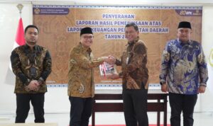 Ketua DPRD) Kabupaten Bogor, Sastra Winara saat menerima WTF, Foto/Setwan DPRD Kabupaten Bogor Ketua DPRD) Kabupaten Bogor, Sastra Winara saat menerima WTF, Foto/Setwan DPRD Kabupaten Bogor