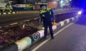 Anggota Polisi saat melakukan ola TKP kecelakaan di Pakansari Bogor, Foto/Isitimewa