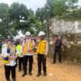 Wali Kota Bogor, Dedie A Rachim saat meninjau pembangunan Trase Baru di Batulis Bogor Selatan Kota Bogor, Foto/Adi Wirman