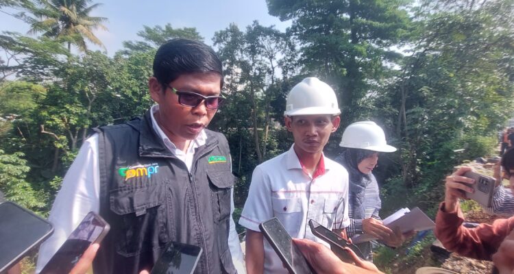 Pejabat Pembuat Komitmen (PPK) Sub Rekonstruksi Perbaikan Jalan, Ade Subhan,Foto/Maya Melina