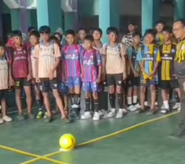 Ketua DPRD Kota Bekasi, Dr. Sardi Efendi, S.Pd., M.M., secara resmi membuka Turnamen Futsal U-12 Gamais Cup 2026., Foto/Setwan DPRD Kota Bekasi