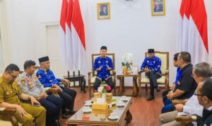Wali Kota Bogor bersama Wakil Wali KOta Bogor, Dedie A Eachim dan Jenal Mutaqin, Foto/Isitimewa Wali Kota Bogor bersama Wakil Wali KOta Bogor, Dedie A Eachim dan Jenal Mutaqin, Foto/Isitimewa