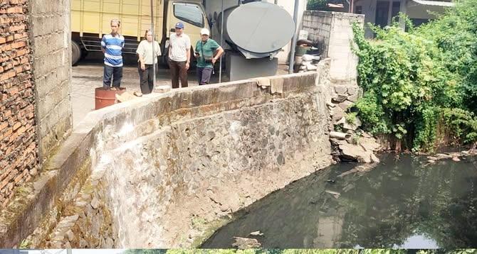 Anggota Anggota DPRD Kota Bekasi saat meninjau sungai Kranji, Foto/Isitimewa