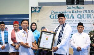 Ketua DPRD Kota Bekasi, Dr. Sardi Efendi hadir dalam kegaitan Gerakan Membaca dan Menulis Al-Qur’an (GEMMA QUR’AN), Foto/Isitimewa Ketua DPRD Kota Bekasi, Dr. Sardi Efendi hadir dalam kegaitan Gerakan Membaca dan Menulis Al-Qur’an (GEMMA QUR’AN), Foto/Isitimewa