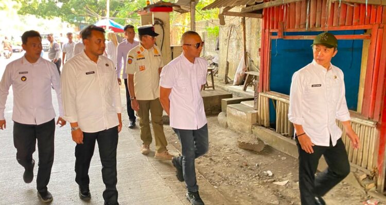 Wali Kota Bogor, Dedie A Rachim dan Wakil Wali Kota Bogor Jenal Mutatqin saat meninjau kawasan pintu masuk kota di wilayah Cimahpar, Kecamatan Bogor Utara, Diskominfo Kota Bogor