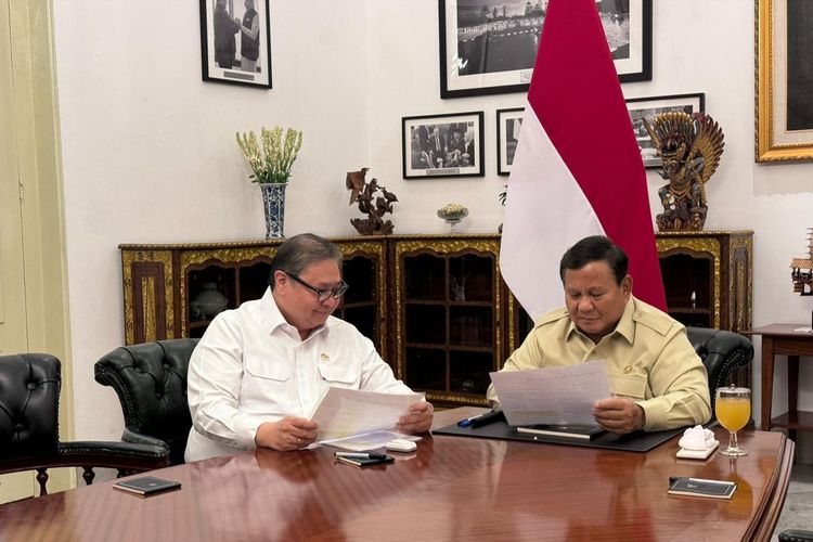 Menteri Koordinator Bidang Perekonomian, Airlangga Hartarto bersama Presiden Republik Indonesia, Prabowo Subianto, Foto/Isitimewa