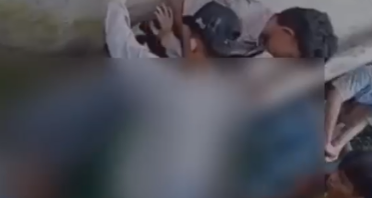 Tengah viral di media sosial video kekerasan terhadap anak remaja yang dilakukan sejumlah orang anak SMA, Foto/SS Video