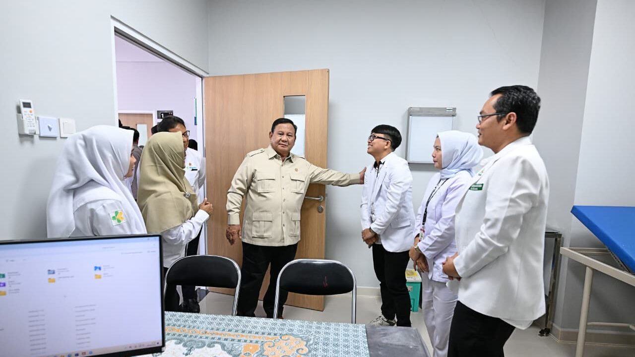 Presiden Prabowo Subianto meninjau sejumlah fasilitas pelayanan kesehatan di RSUD K.H. Muhammad Thohir Krui, Kabupaten Pesisir Barat, Provinsi Lampung, pada Rabu, 10 Juni 2026. Foto: BPMI Setpres/Muchlis Jr
