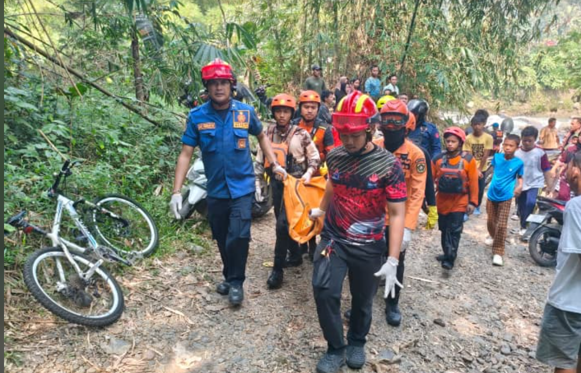 Tim SAR gabungan akhirnya menemukan Siti Salma (6), bocah perempuan yang hanyut di Sungai Cianten,Foto/Istimewa