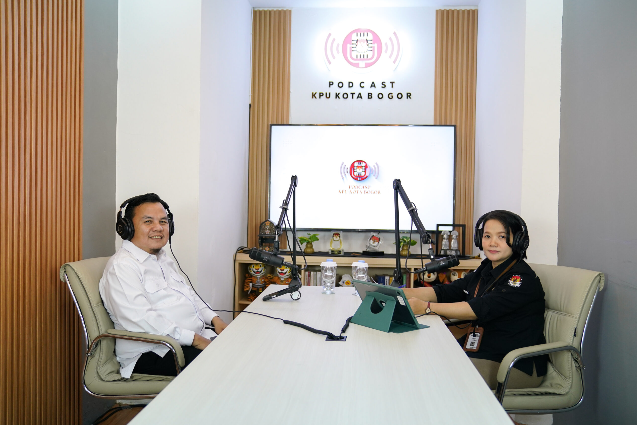 Ketua DPRD Kota Bogor saat mengikuti Podcast di KPUD Kota Bogor, Foto/Setwan DPRD KOta Bogor