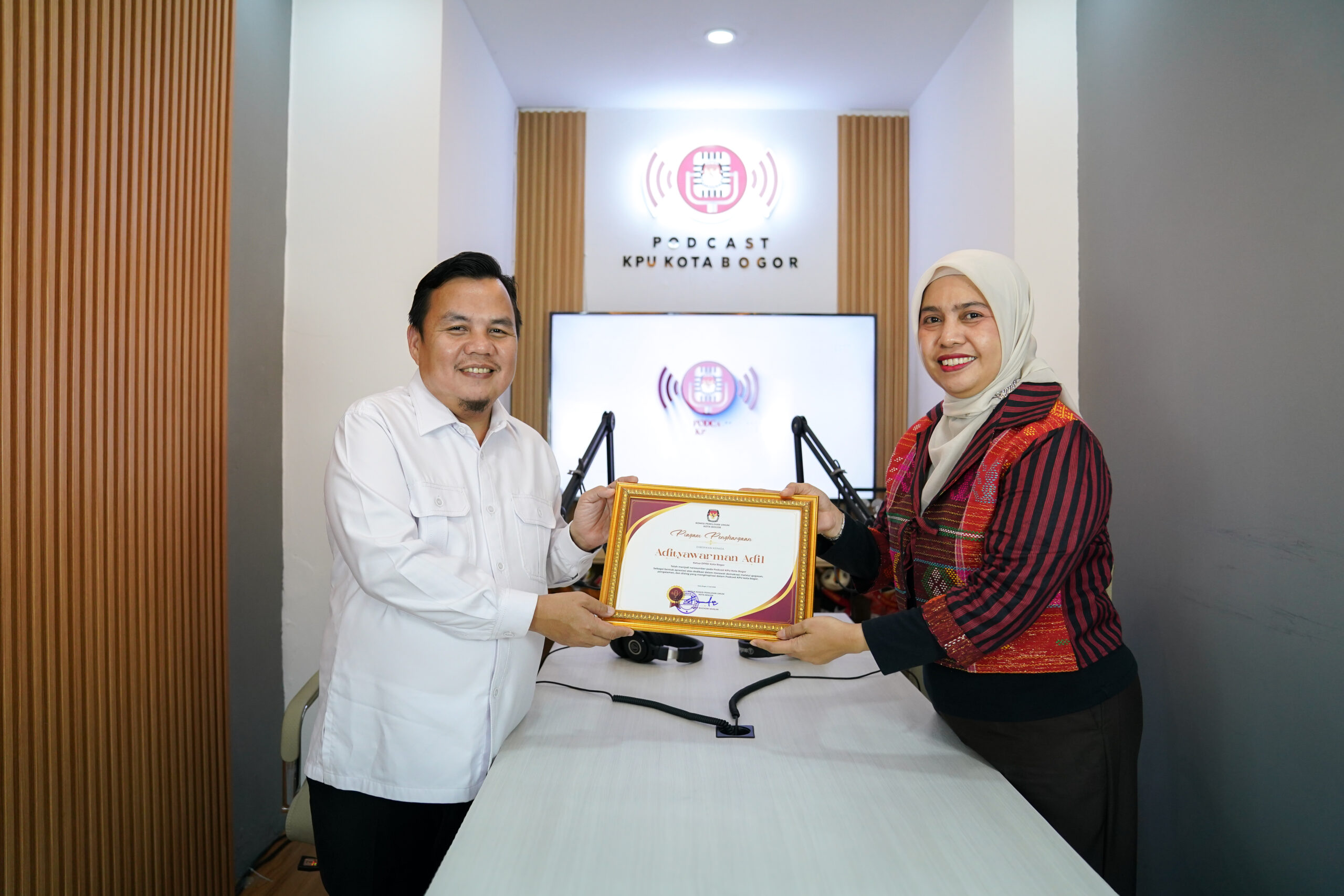 Ketua DPRD Kota Bogor saat mengikuti Podcast di KPUD Kota Bogor, Foto/Setwan DPRD KOta Bogor
